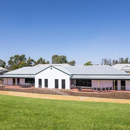 Yarrawonga Mulwala Golf Club Hotel Bagian luar foto The new hospital at Wagga Wagga