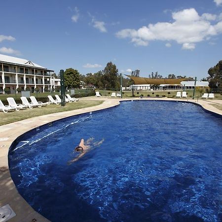 Yarrawonga Mulwala Golf Club Hotel Bagian luar foto The pool at the Club Hotel