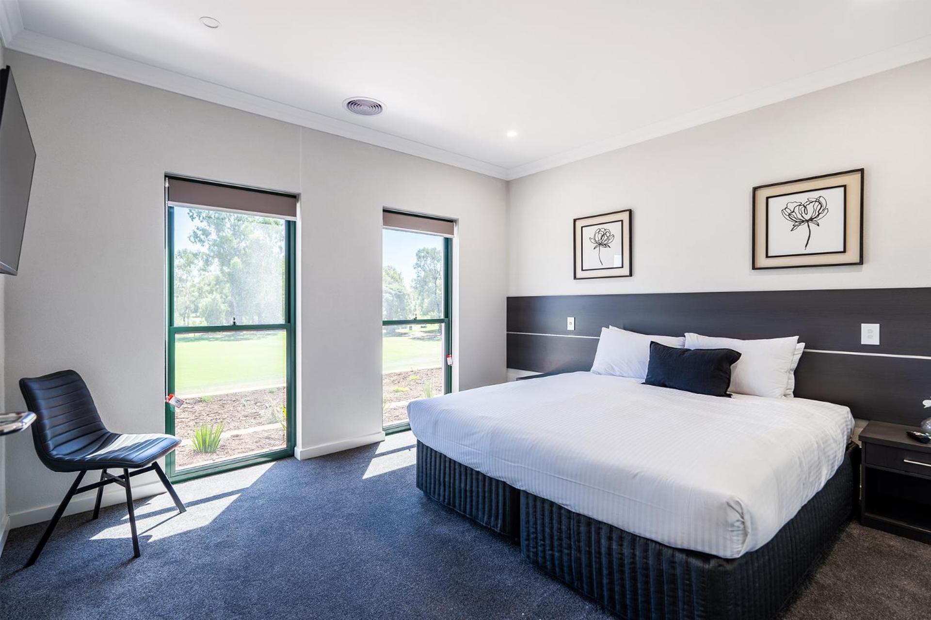 Yarrawonga Mulwala Golf Club Hotel Bagian luar foto A room at the hotel