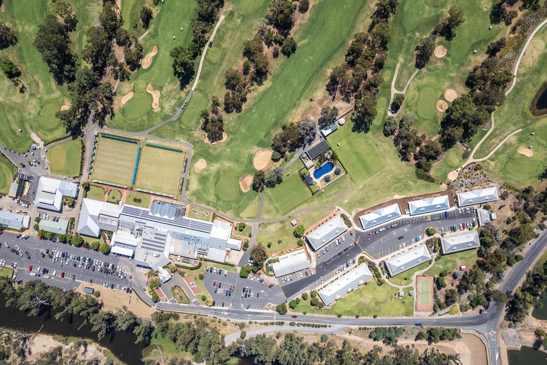 Yarrawonga Mulwala Golf Club Hotel Bagian luar foto Aerial view of the school
