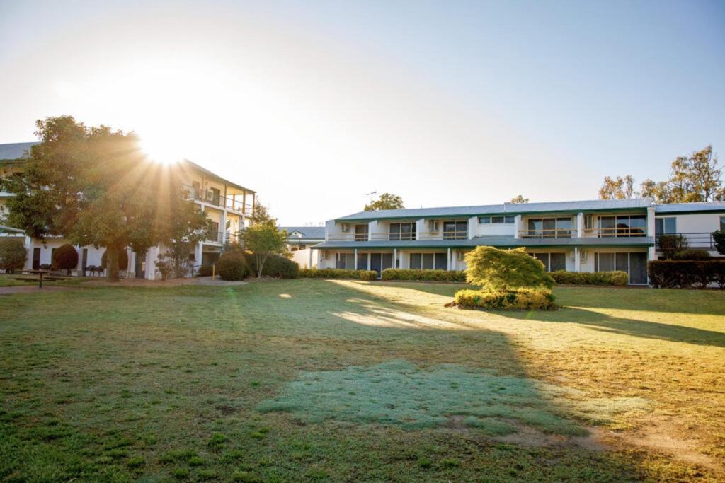 Yarrawonga Mulwala Golf Club Hotel Bagian luar foto The Village, 2015