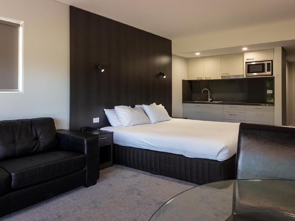 Yarrawonga Mulwala Golf Club Hotel Bagian luar foto Studio apartment
