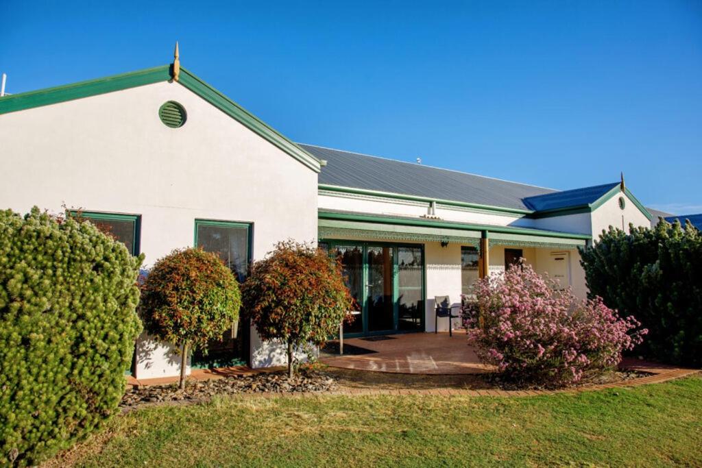 Yarrawonga Mulwala Golf Club Hotel Bagian luar foto The house in 2011