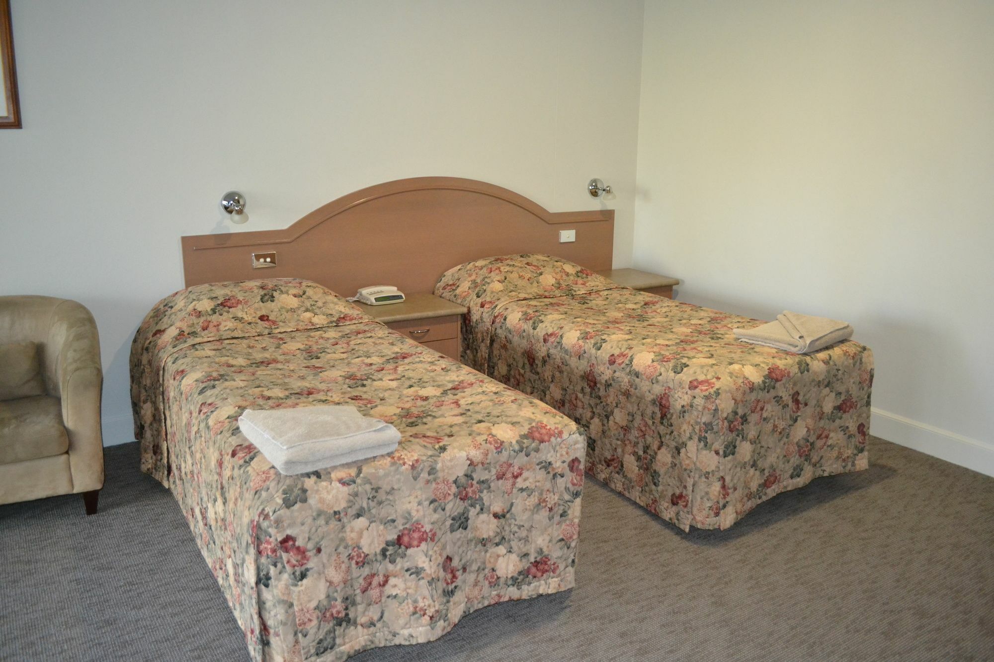 Yarrawonga Mulwala Golf Club Hotel Bagian luar foto A room at the hotel