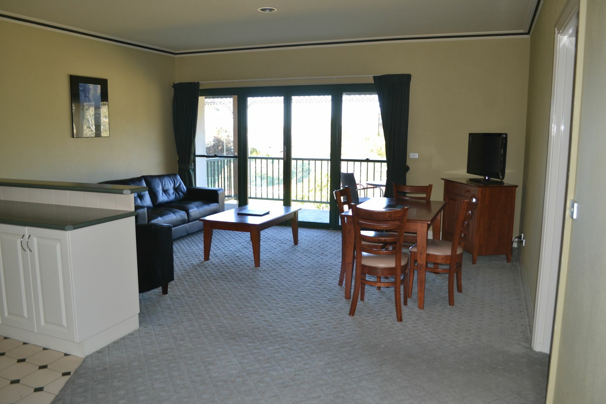 Yarrawonga Mulwala Golf Club Hotel Bagian luar foto A typical apartment at the hotel
